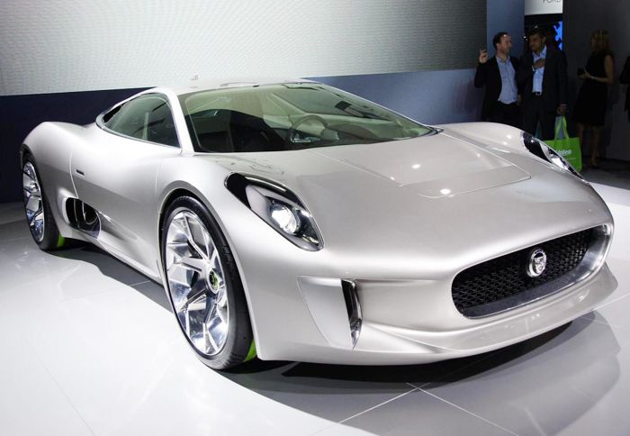 Ένας turbo κινητήρας 1.6 λίτρων και δύο ηλεκτρικές μονάδες, αποτελούν την κινητήρια δύναμη της νέας Jaguar